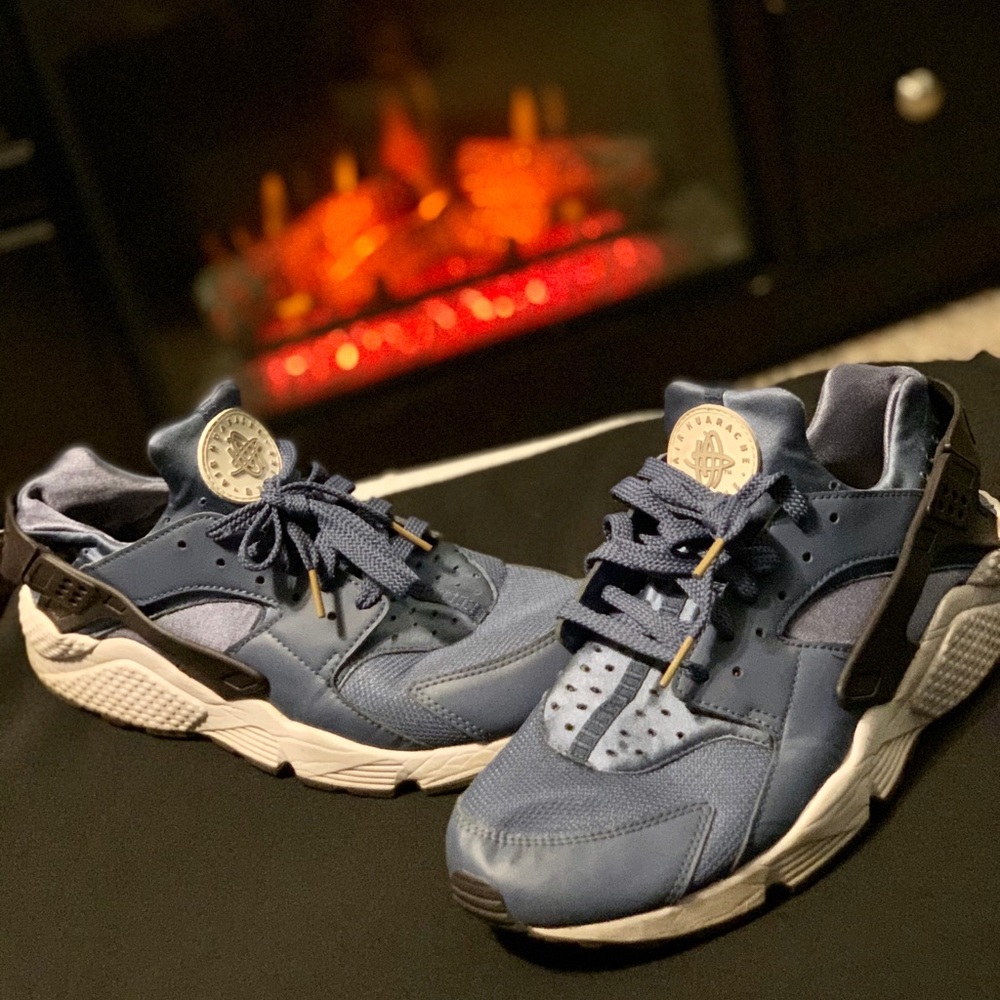 Men’s Nike tennis shoes